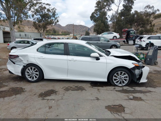 Toyota CAMRY LE 2022 4T1C11AK7NU645630 Image 13