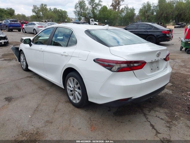 Toyota CAMRY LE 2022 4T1C11AK7NU645630 Image 3