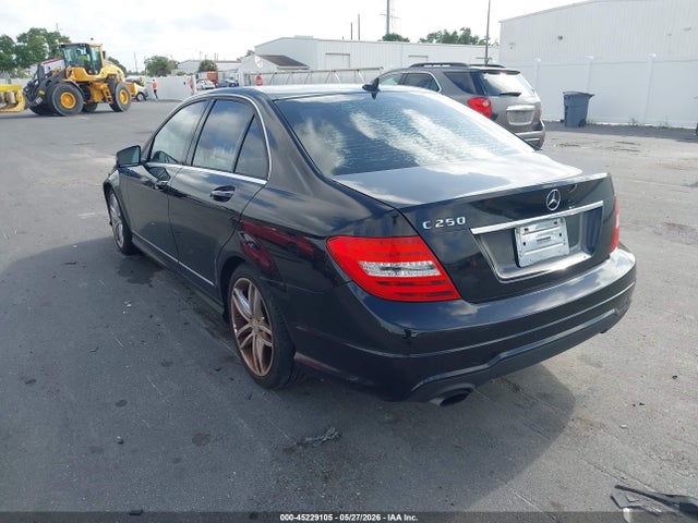 45229105 :رقم المزاد ، WDDGF4HBXDR247382 vin ، 2013 Mercedes-benz C 250 Sport مزاد بيع