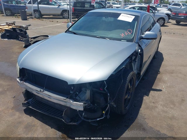 2011 Audi A5 2.0t Premium მანქანა იყიდება აუქციონზე, vin: WAULFAFR2BA014807, აუქციონის ნომერი: 45229114