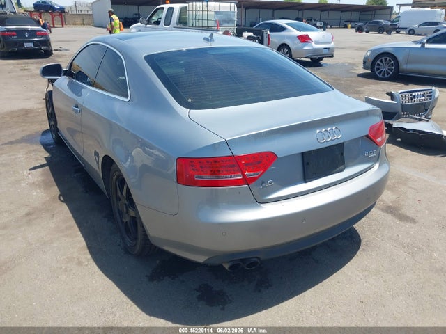 2011 Audi A5 2.0t Premium მანქანა იყიდება აუქციონზე, vin: WAULFAFR2BA014807, აუქციონის ნომერი: 45229114