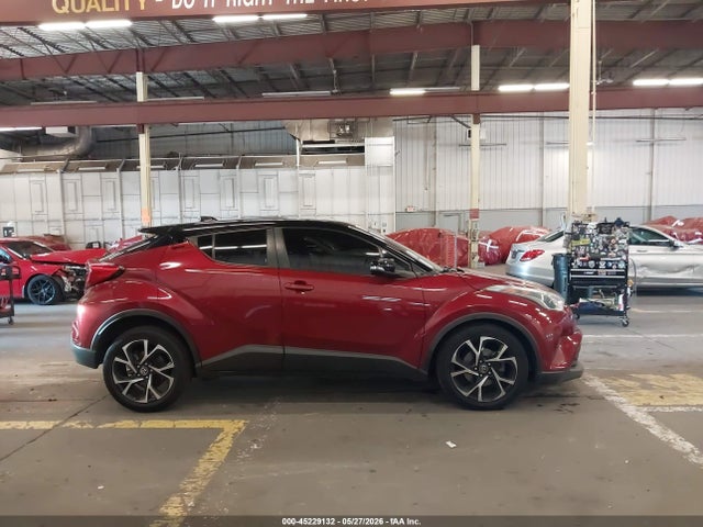 Toyota C-HR XLE 2019 NMTKHMBX6KR098050 Image 13