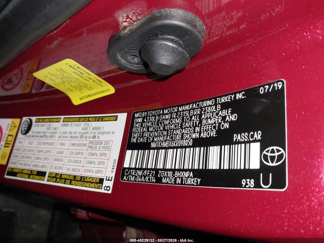 Toyota C-HR XLE 2019 NMTKHMBX6KR098050 Image 9