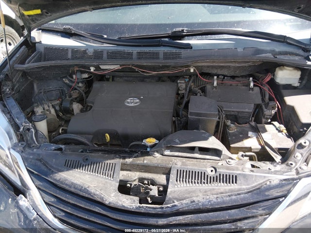 5TDKK3DCXFS572417 Toyota Sienna Le 8 Passenger