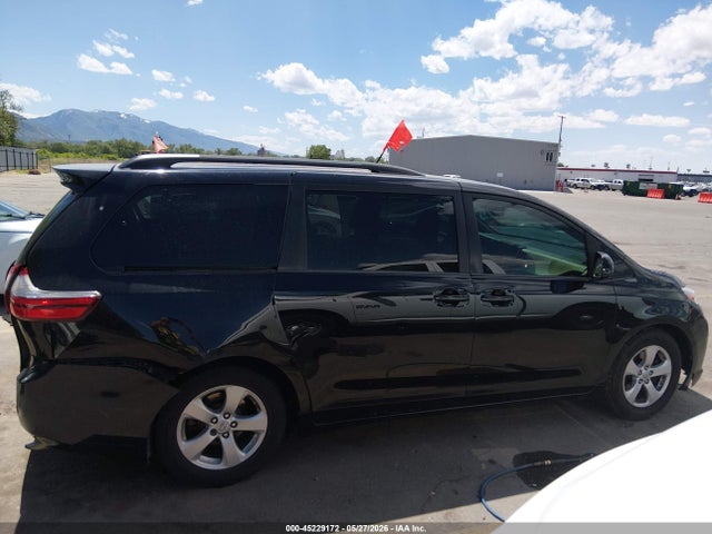 5TDKK3DCXFS572417 Toyota Sienna Le 8 Passenger