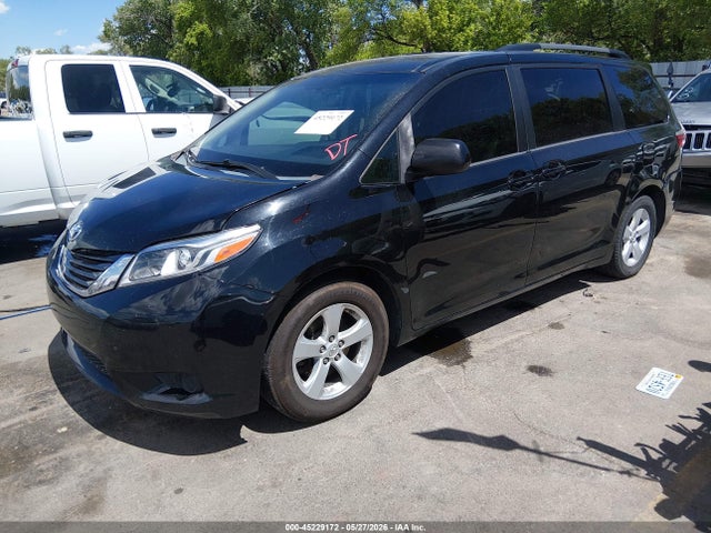 5TDKK3DCXFS572417 Toyota Sienna Le 8 Passenger