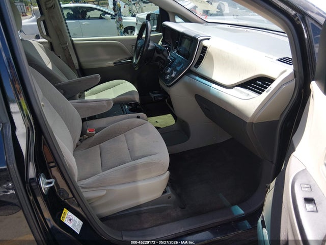 5TDKK3DCXFS572417 Toyota Sienna Le 8 Passenger