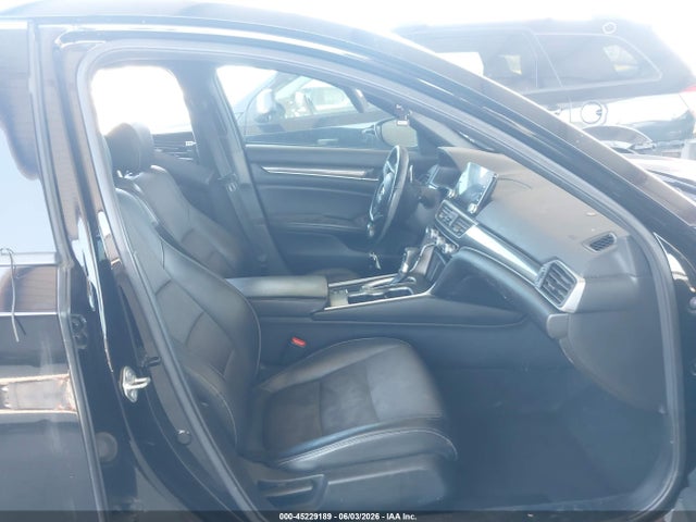 Продажа на аукционе авто 2018 Honda Accord Sport, vin: 1HGCV1F32JA118120, номер лота: 45229189
