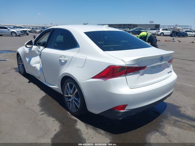 Lexus IS 300 2018 JTHBA1D24J5074869 Image 3