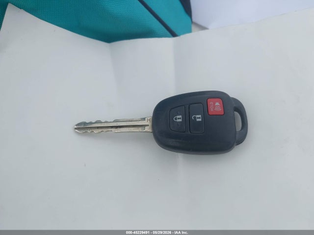 JTMWFREV5JJ744707 Toyota Rav4 Xle