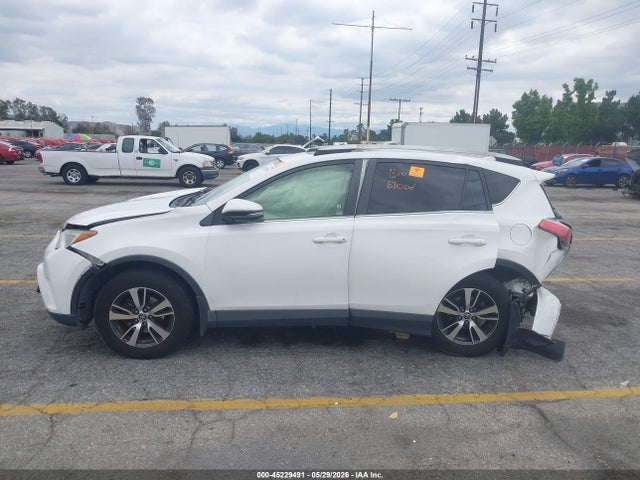 JTMWFREV5JJ744707 Toyota Rav4 Xle