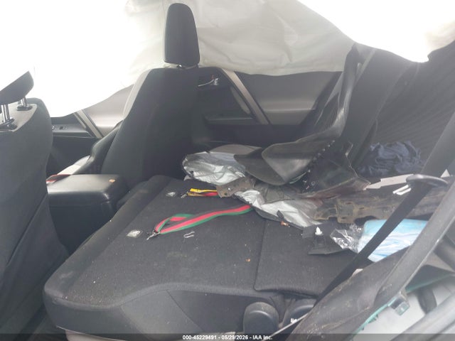 JTMWFREV5JJ744707 Toyota Rav4 Xle