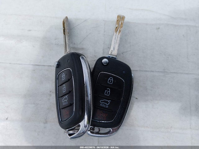 KM8J2CA40KU872428 Hyundai TUCSON SE