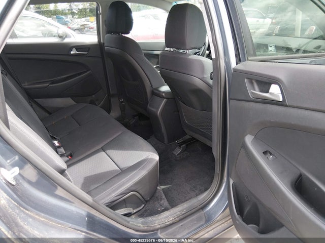 KM8J2CA40KU872428 Hyundai TUCSON SE