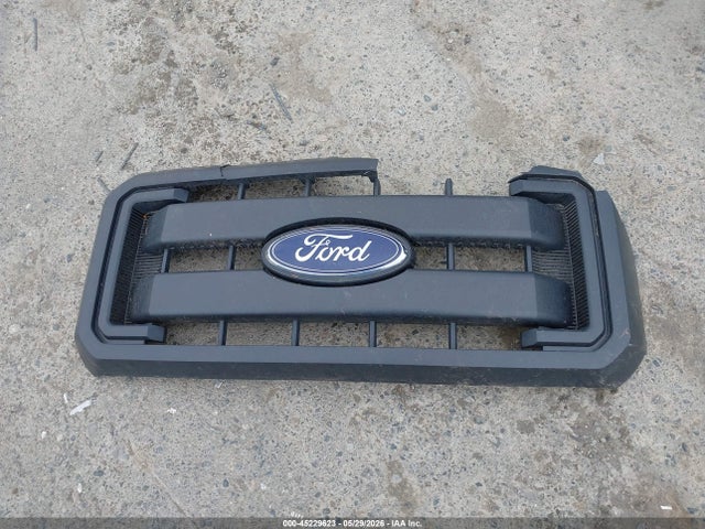 45229623 :رقم المزاد ، 1FTBF2B63FEC64720 vin ، 2015 Ford F-250 Xl مزاد بيع