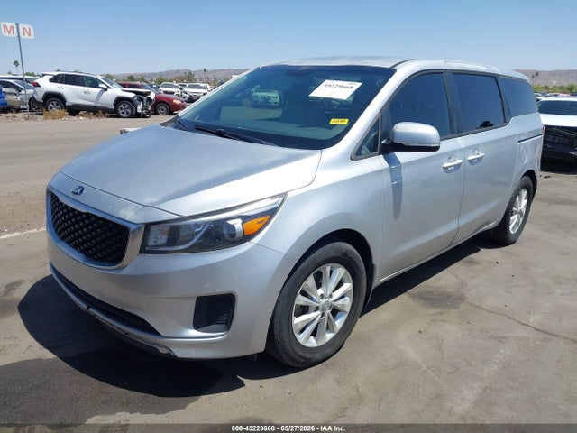 KIA Sedona L 2017 KNDMA5C16H6264252 Image 2