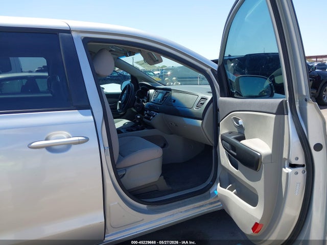 KIA Sedona L 2017 KNDMA5C16H6264252 Image 5