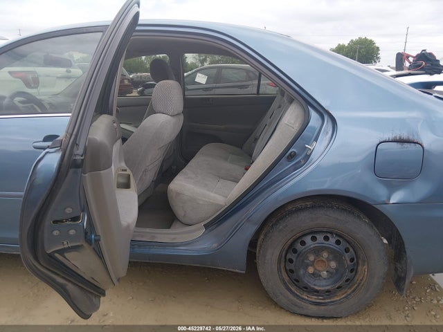 45229742 :رقم المزاد ، 4T1BE32KX4U832739 vin ، 2004 Toyota Camry Le مزاد بيع
