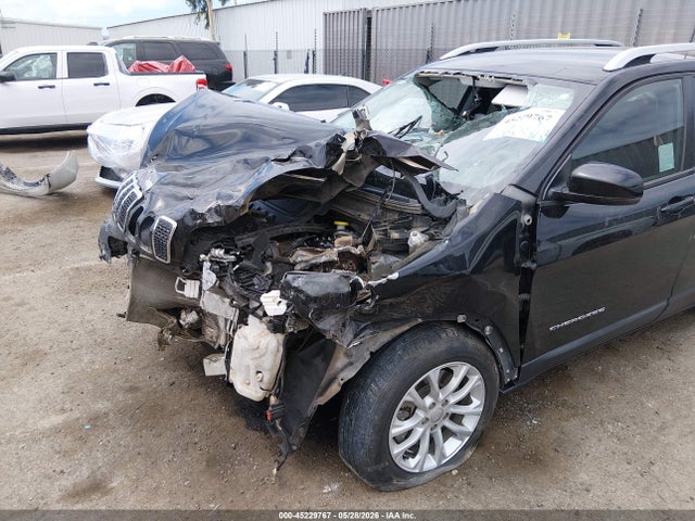 1C4PJLCB4MD125706 Jeep Cherokee Latitude Fwd