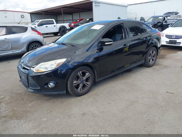 Ford FOCUS SE 2014 1FADP3F21EL271250 Image 2
