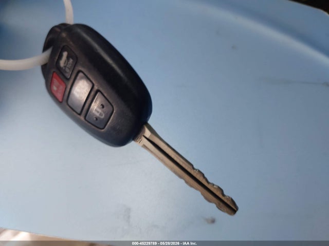 5YFBURHEXJP816917 Toyota COROLLA LE