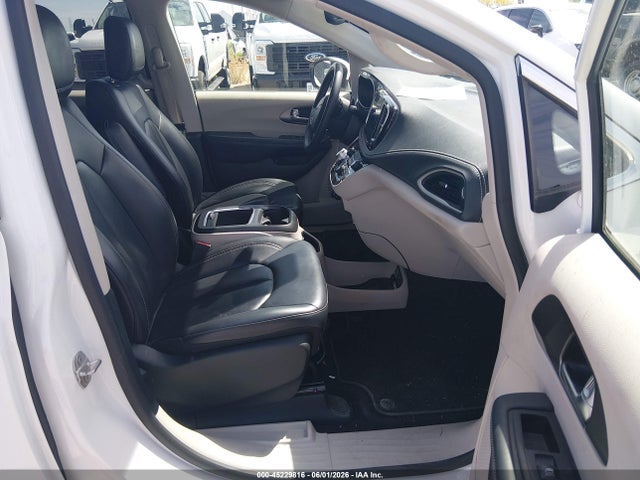 Chrysler Pacifica Hybrid Touring L 2023 2C4RC1L75PR572761 Image 5