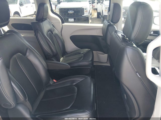 Chrysler Pacifica Hybrid Touring L 2023 2C4RC1L75PR572761 Image 8