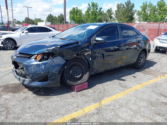 Toyota COROLLA LE 2018 5YFBURHE6JP808667 Image 2