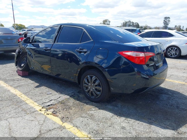 Toyota COROLLA LE 2018 5YFBURHE6JP808667 Image 3