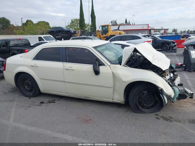 2008 Chrysler 300 Lx მანქანა იყიდება აუქციონზე, vin: 2C3KA43R88H253621, აუქციონის ნომერი: 45229914