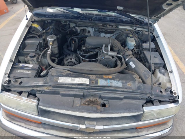 45229935 :رقم المزاد ، 1GCCS19W528133118 vin ، 2002 Chevrolet S-10 Ls مزاد بيع