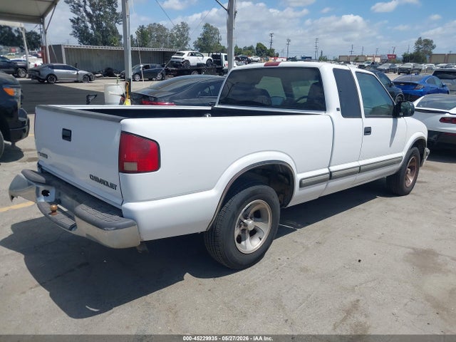 45229935 :رقم المزاد ، 1GCCS19W528133118 vin ، 2002 Chevrolet S-10 Ls مزاد بيع
