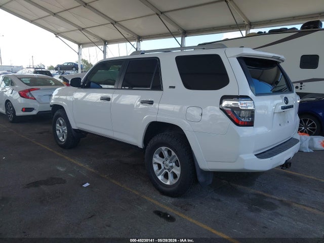 Toyota 4RUNNER SR5 2017 JTEBU5JR6H5462340 Image 3