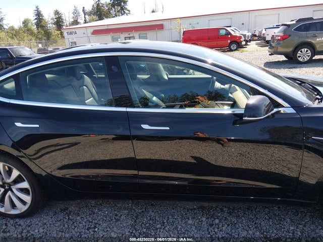 Tesla Model 3 Long Range/mid Range 2018 5YJ3E1EA1JF071135 Image 13