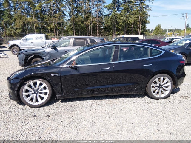 Tesla Model 3 Long Range/mid Range 2018 5YJ3E1EA1JF071135 Image 14