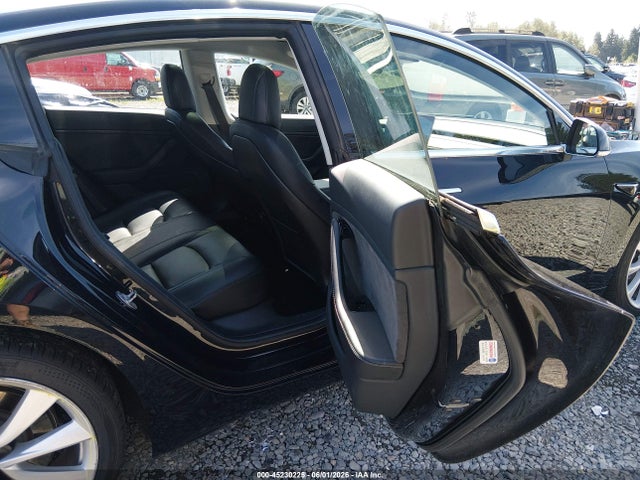 Tesla Model 3 Long Range/mid Range 2018 5YJ3E1EA1JF071135 Image 8