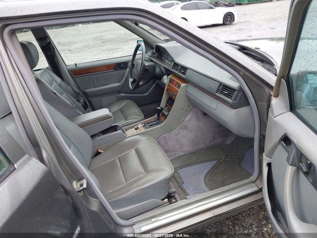 1994 Mercedes-benz E 320 მანქანა იყიდება აუქციონზე, vin: WDBEA32E2RC133379, აუქციონის ნომერი: 45230253
