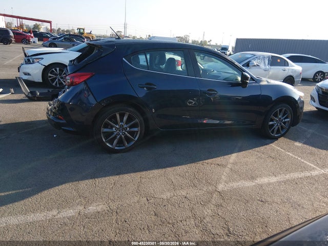 2018 Mazda Mazda3 Touring მანქანა იყიდება აუქციონზე, vin: 3MZBN1L31JM272106, აუქციონის ნომერი: 45230301