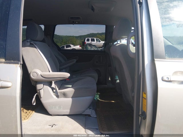 Продажа на аукционе авто 2004 Toyota Sienna Le, vin: 5TDZA23C84S102395, номер лота: 45230357