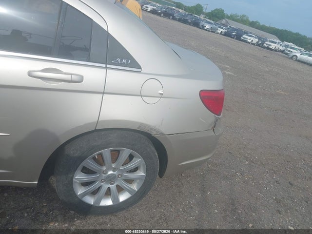 45230449 :رقم المزاد ، 1C3CCBBB6DN639124 vin ، 2013 Chrysler 200 Touring مزاد بيع