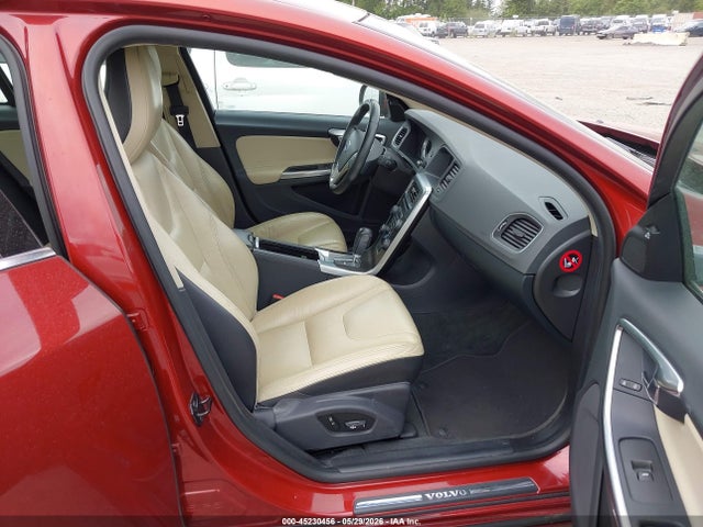 2012 Volvo S60 T6/t6 R-design მანქანა იყიდება აუქციონზე, vin: YV1902FH6C2135955, აუქციონის ნომერი: 45230456