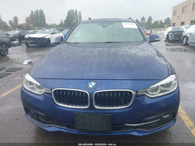 45230500 :رقم المزاد ، WBA8B9G5XJNU95716 vin ، 2018 Bmw 330i مزاد بيع