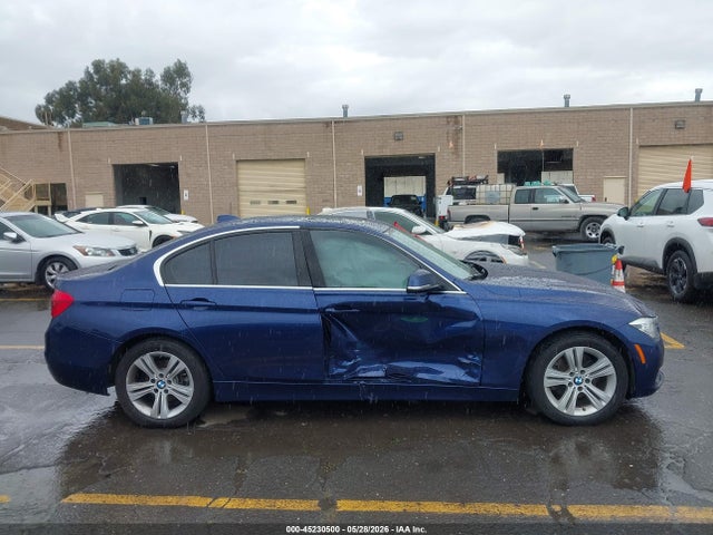 45230500 :رقم المزاد ، WBA8B9G5XJNU95716 vin ، 2018 Bmw 330i مزاد بيع