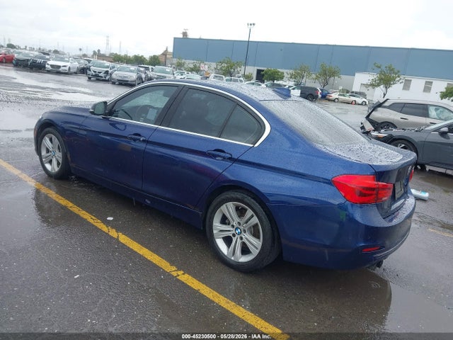 45230500 :رقم المزاد ، WBA8B9G5XJNU95716 vin ، 2018 Bmw 330i مزاد بيع