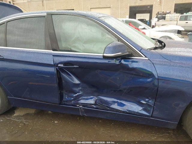 45230500 :رقم المزاد ، WBA8B9G5XJNU95716 vin ، 2018 Bmw 330i مزاد بيع