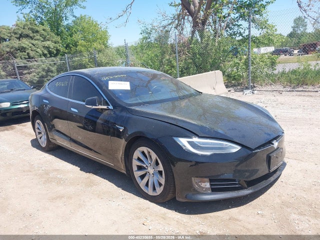 45230655 :رقم المزاد ، 5YJSA1E2XJF252489 vin ، 2018 Tesla Model S 100d/75d/p100d مزاد بيع