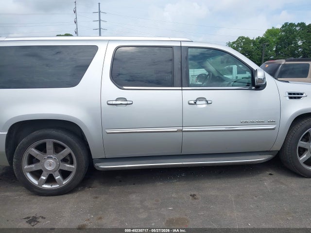 45230717 :رقم المزاد ، 1GYS3HEF1BR192209 vin ، 2011 Cadillac Escalade Esv Luxury مزاد بيع