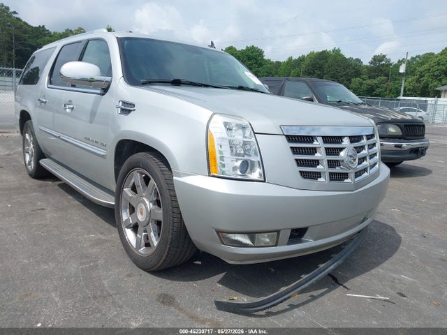 45230717 :رقم المزاد ، 1GYS3HEF1BR192209 vin ، 2011 Cadillac Escalade Esv Luxury مزاد بيع