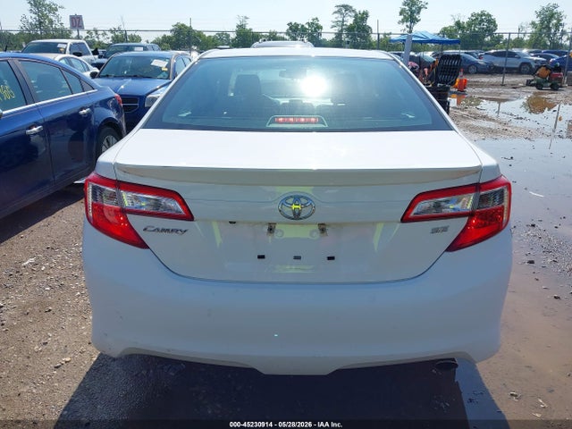 45230914 :رقم المزاد ، 4T1BF1FK0EU849031 vin ، 2014 Toyota Camry Se مزاد بيع