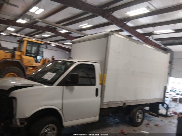 Chevrolet Express Cutaway Work Van 2021 1GB0GRFPXM1164882 Image 16